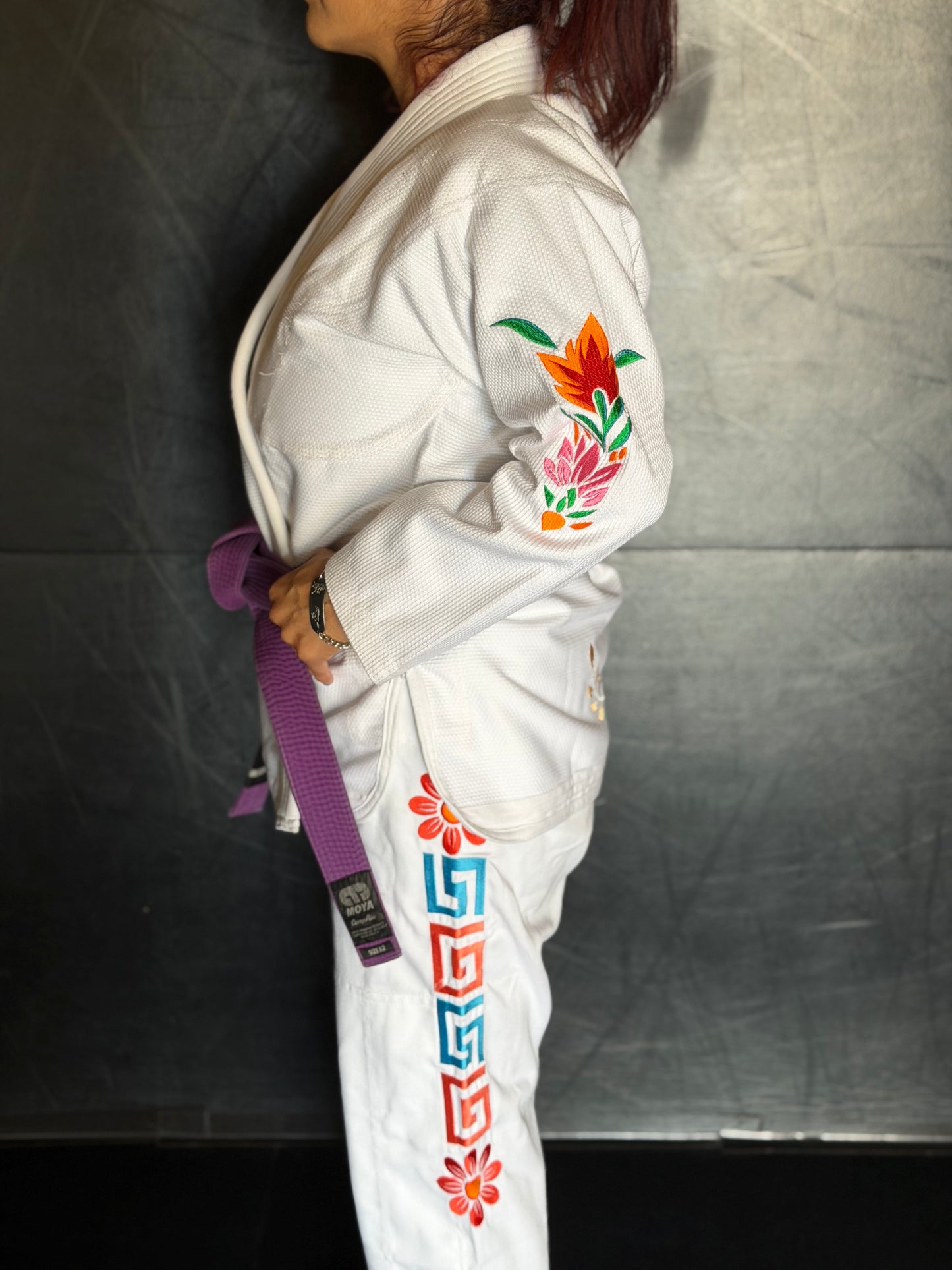 Our Roots: Nuestras Raices Gi - White